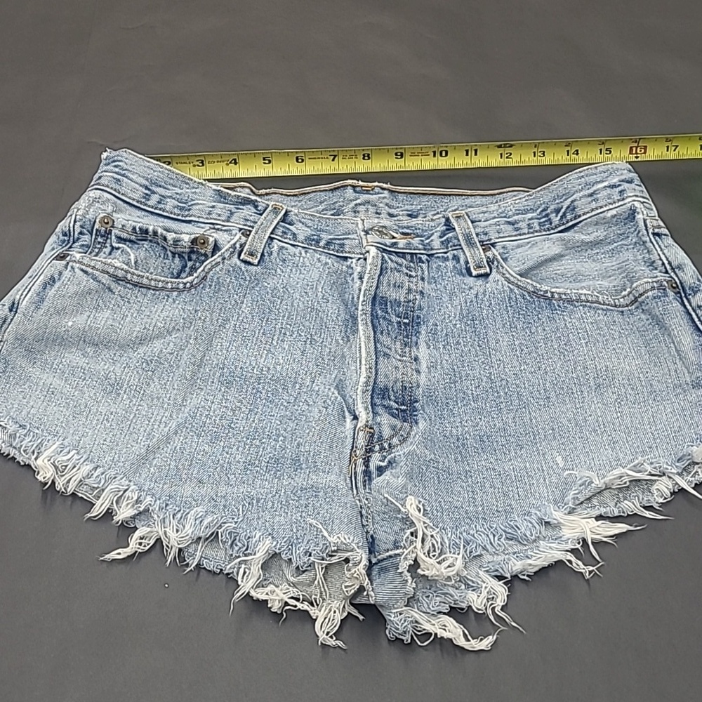 Levis 501 Women's Light Blue Denim Shorts Size M/L - Picture 3 of 5